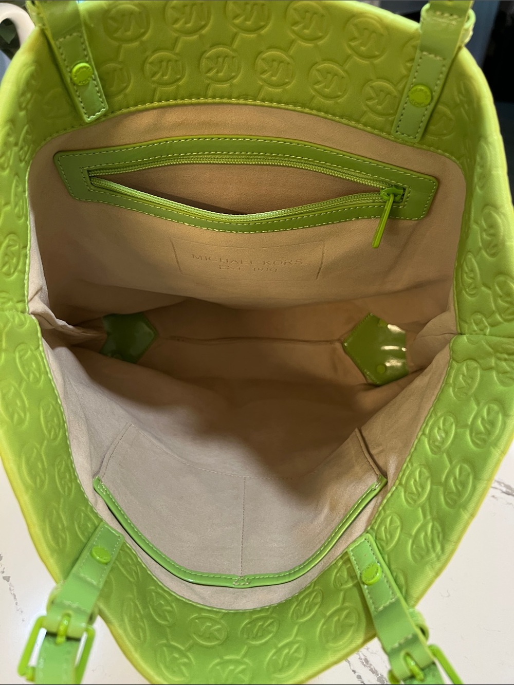 Michael Kors Het Set Neoprene Large Neon Lime Embossed Logo Tote - Picture 16 of 16